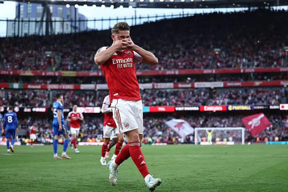 Leeds ngậm ngùi thua Pháo Thủ với tỷ số 5-0